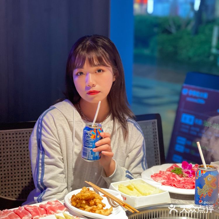 南昌首家边吃火锅边蹦迪季季红！宇宙迪斯科风新主题