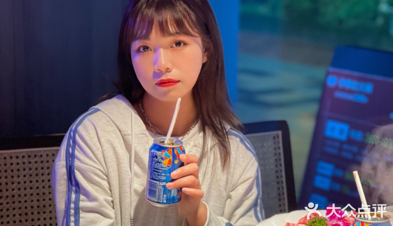 南昌首家边吃火锅边蹦迪季季红！宇宙迪斯科风新主题