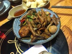 -野山舂·贵州现舂酸汤火锅(鸿通城店)