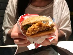 麦辣鸡腿堡-麦当劳(潮南峡山得来速店)