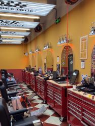 -Devilhands Barbershop男士理容店