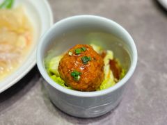 咸蛋黄狮子头-闫府私房菜·百年鲁菜(恒隆店)