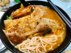 冬阴功猪扒米粉-华嫂冰室(尖沙咀店)