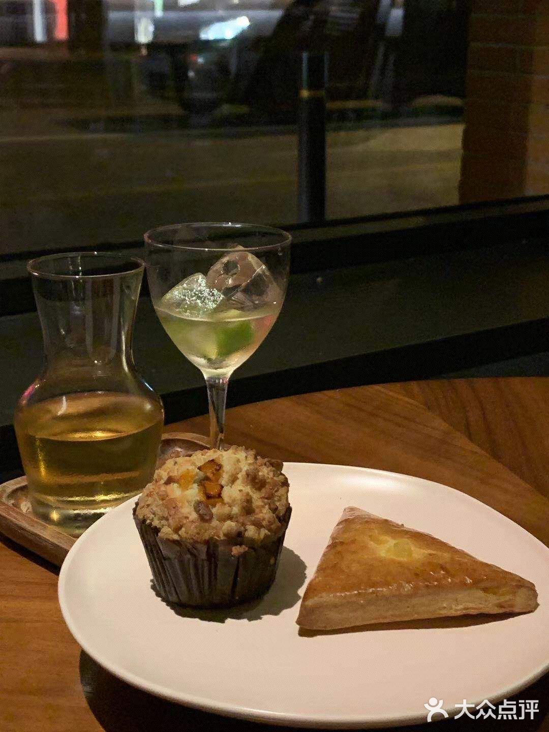第一次光顾 外滩源  星巴克酒坊