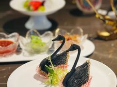 天鹅榴莲酥-海派悦庭·海胆烧麦·新融合菜(凯德广场店)