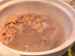 -帅巴人舅母子腊蹄民俗村