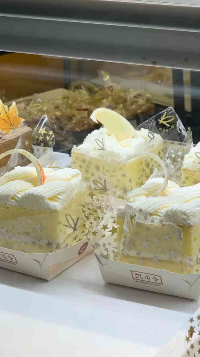 凯司令西饼(昌化路店)-"地段估计选择的不是很好没什么生意店面.