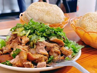 陇驾庄烧饼夹肉热肘子