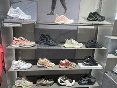 -SALOMON萨洛蒙(长沙国金街店)