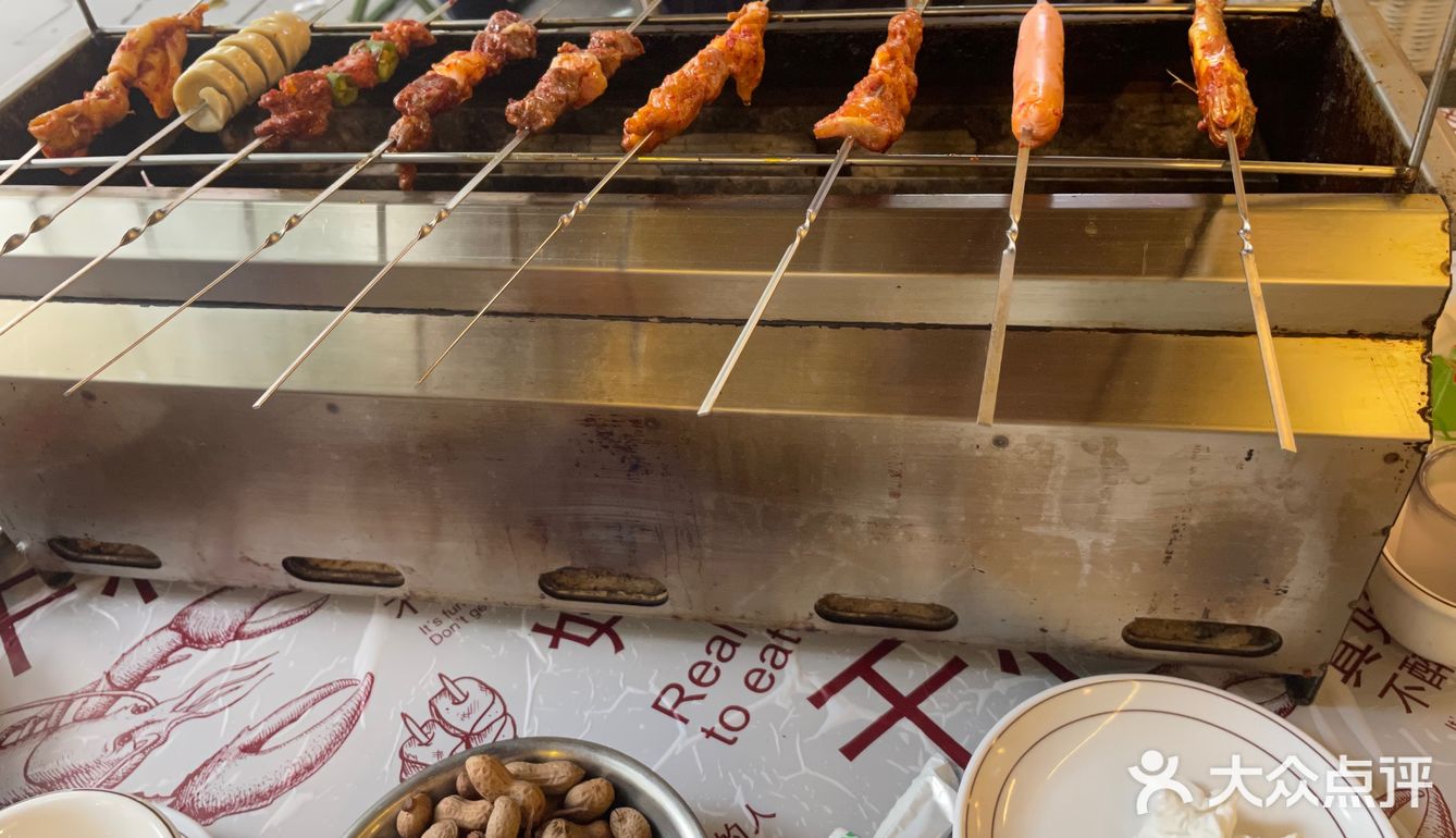 夏天不适合吃室外炭火烤肉！！！ 又热蚊子又多