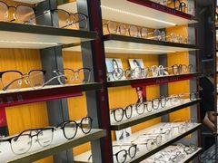 -优医视平价眼镜蔡司依视路折扣工厂店(十里堡店)