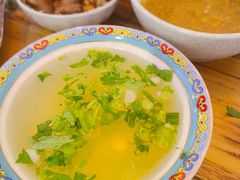 -毛辣果·贵州红酸汤牛肉火锅(西单店)