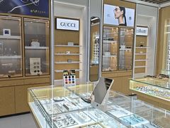 -美式眼镜·授权蔡司.依视路.尼康.豪雅.明月(南翔印象城店)