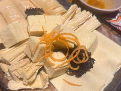 -老牌坊云南鱼豆花火锅(爱建店)