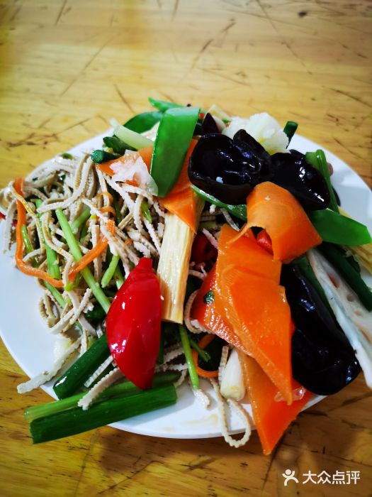 王三姑牛肉饼素什锦图片