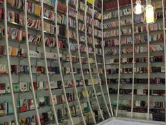 -钟书阁(松江泰晤士小镇店)