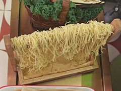 -洪氏嗨捞·广东猪肚鸡·椰子鸡火锅(西咸万象城店)