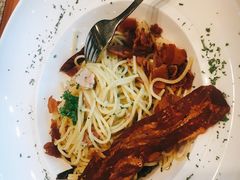 -Chom Cafe and Restaurant