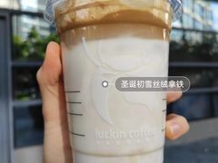 圣诞初雪丝绒拿铁-瑞幸咖啡(星河WORLDCOCOPark店)