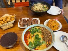 -爆炸头阿姨小四川正宗川味小吃(无任何分店)