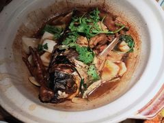 砂锅凤爪鱼头-周家二小姐的菜(西津渡店)