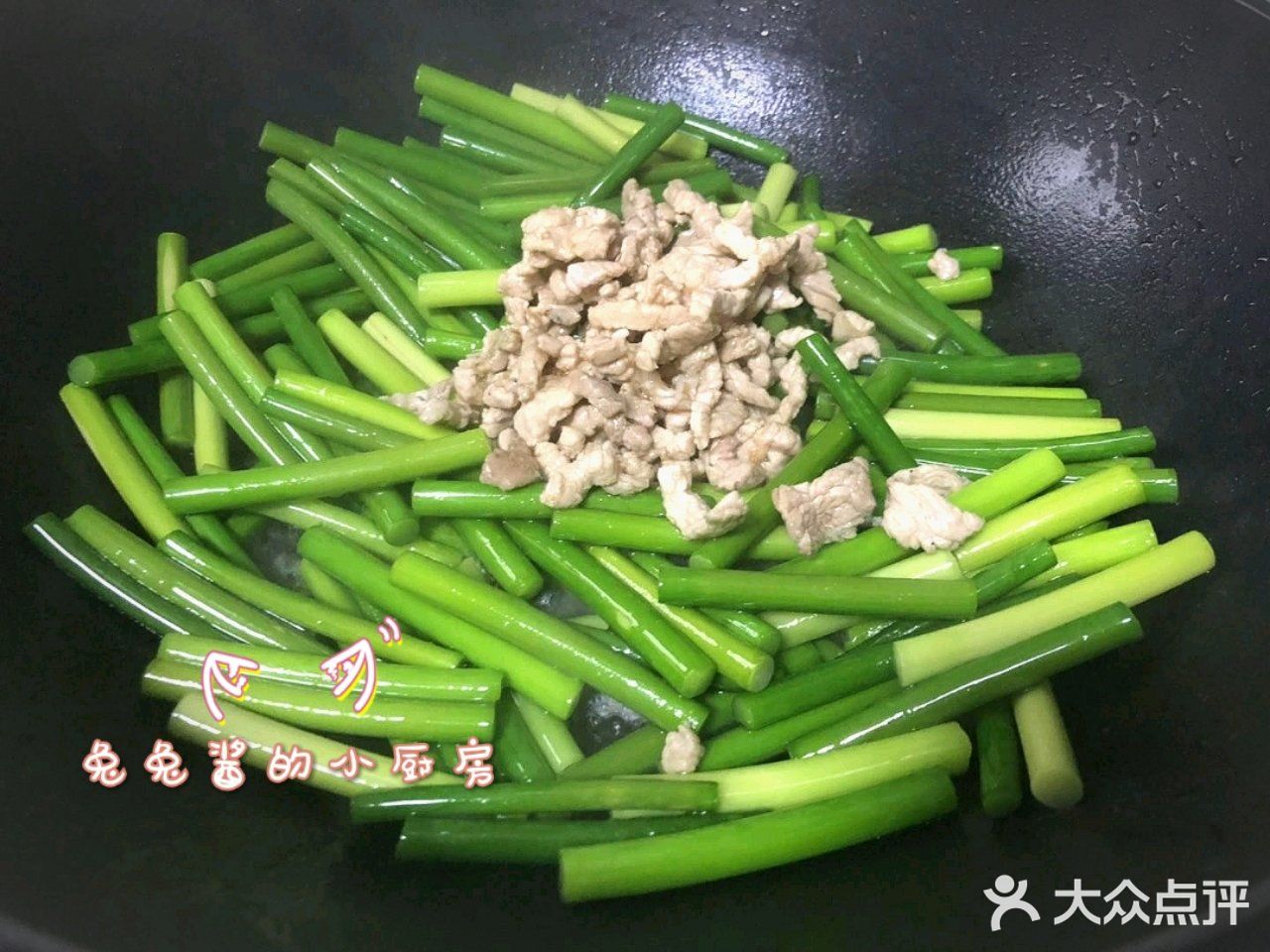蒜苔炒肉🍲健康营养🐰10分钟就能做好。