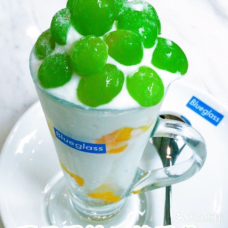 INS下午茶推荐🧜‍♀️在蓝色泳池旁喝小蓝杯酸奶