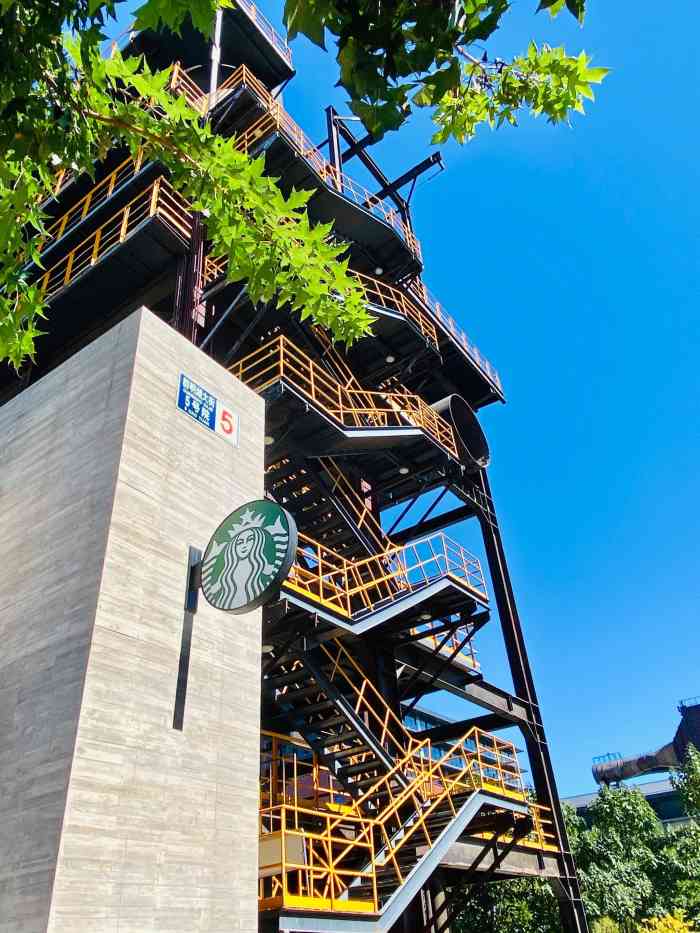 星巴克(北京首钢店)-"这是一个不一样的星巴克!首钢工业园的星.