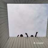 建议早点儿到，可以占个好位置，喜欢山上的小屋也行