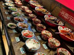 -老牌坊云南鱼豆花火锅(哈西万达店)