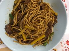 黑椒牛柳丝炒意粉-杯子红牛排(创意产业园店)