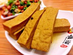 -顺溜·手工刀削面·黑金店(铜锣湾店)