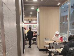 -麦当劳(轻轨曹杨路店)