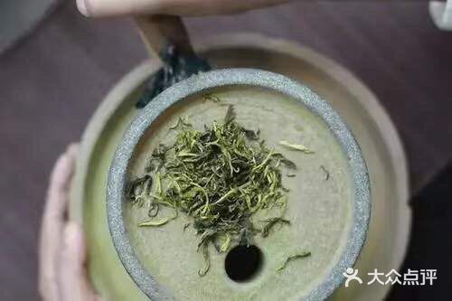去到一座陌生的城市，首先要去的兩個地方