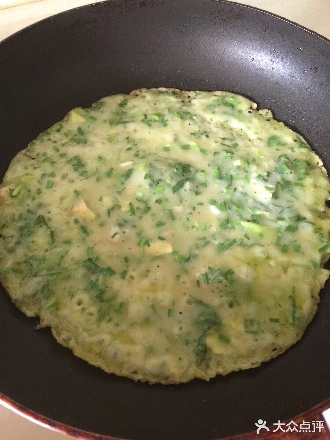 好吃的鸡蛋韭菜饼，每次煎都是不一样的感觉[呲牙]