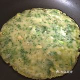 好吃的鸡蛋韭菜饼，每次煎都是不一样的感觉[呲牙]