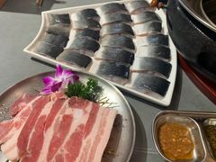 -围炉肉舍•炭烤活鳗•丹东海鲜烤肉(步行街店)