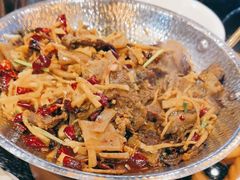 -帅巴人舅母子腊蹄民俗村