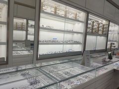 -翰佐蔡司小乐圆·依视路星趣控·暴龙眼镜折扣店