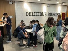 -麦当劳(上海虹桥站30B检票口楼上)