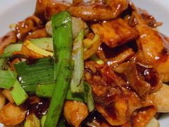 腊八蒜炒肥肠-局气 烤鸭·北京菜(武清店)