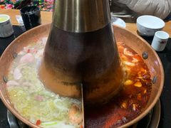 -果松木炭酸菜铜火锅·外婆参鸡汤