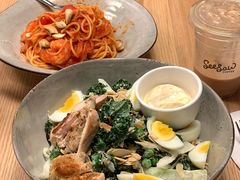 羽衣甘蓝苘香鸡肉凯撒色拉-Wagas沃歌斯(武汉恒隆广场店)