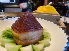 金牌扣肉配玉米饼-杭州西子湖四季酒店·金沙厅