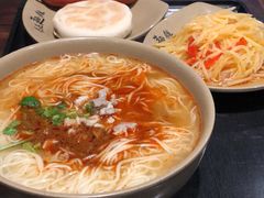 -亮亮面馆(经六路店)
