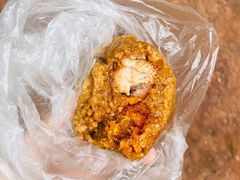 咸蛋黄肉粽-白玉兰传统小吃