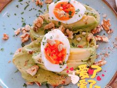 牛油果煮蛋吐司-RAC BAR(安福路店)