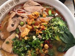 -爆炸头阿姨小四川正宗川味小吃(无任何分店)