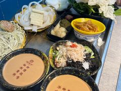 -洞庭洲·防空洞火锅·烧烤·铜锅涮肉(新百广场店)