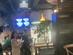 大堂-何师烧烤·香辣蟹·川菜·30年老品牌(太古里旗舰店)